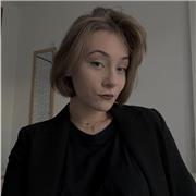 Me encanta enseñar inglés a niños. Soy paciente, creativa y busco que aprendan de forma divertida y natural. Uso canciones, juegos